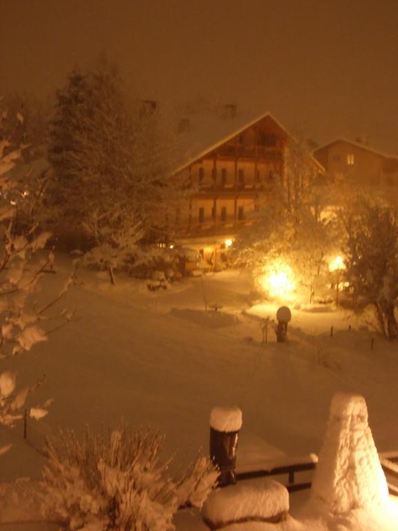 Albergo Bellaria Carano  Dış mekan fotoğraf