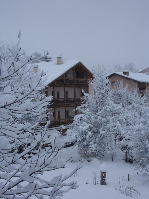 Albergo Bellaria Carano  Dış mekan fotoğraf